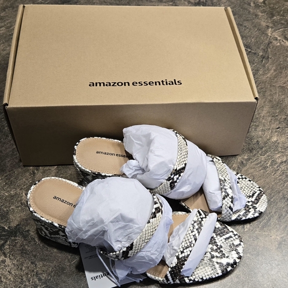 Amazon Essentials Women's Snakeskin Sandals #755 - Picture 6 of 6